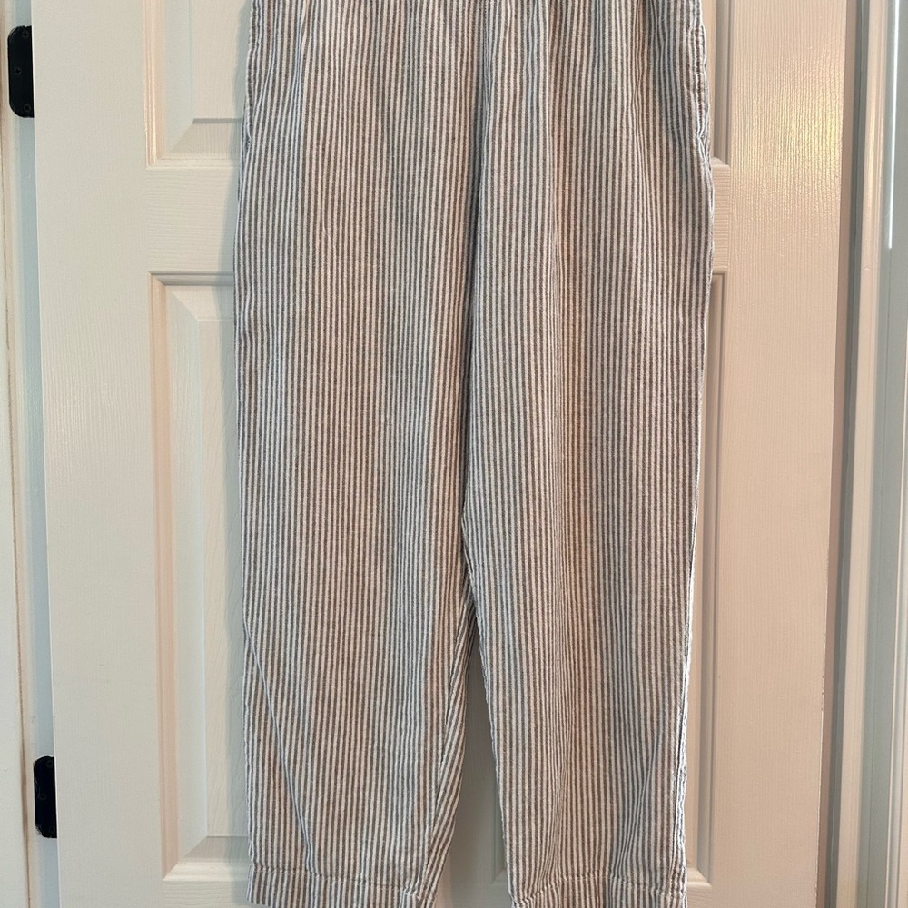 3/$10 Old Navy Striped Gray/White Pants